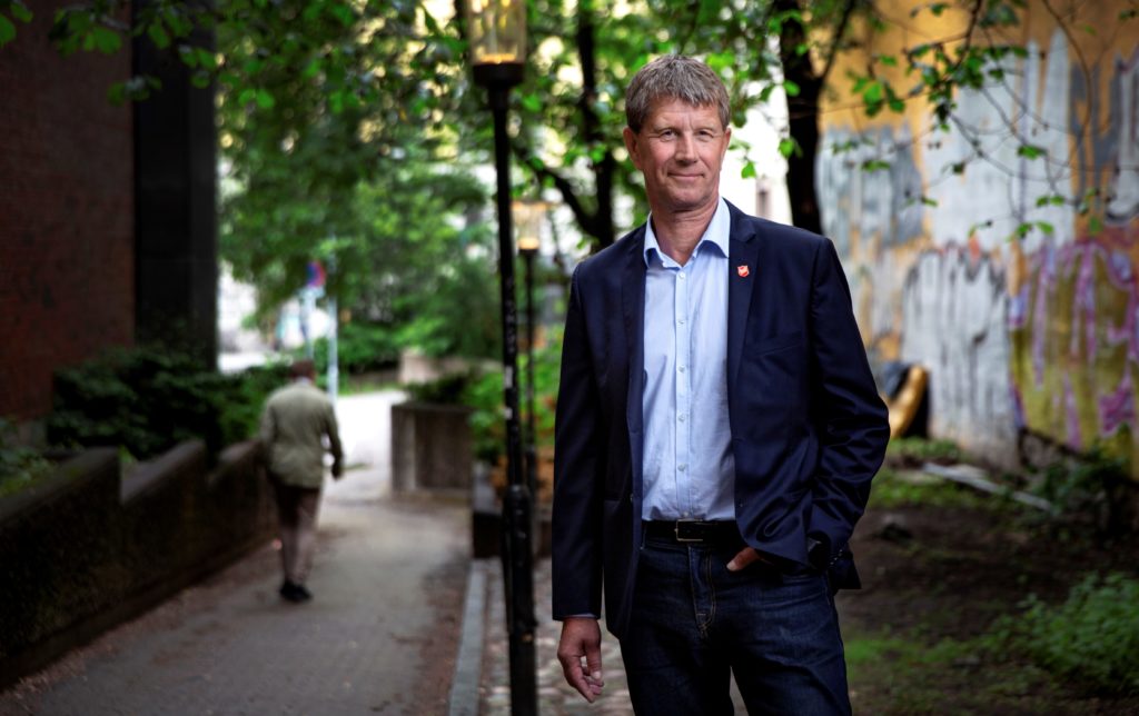 Øivind Christensen, leder av arveutvalget i Fundraising Norge. Han står ut i bybildet i Oslo. 